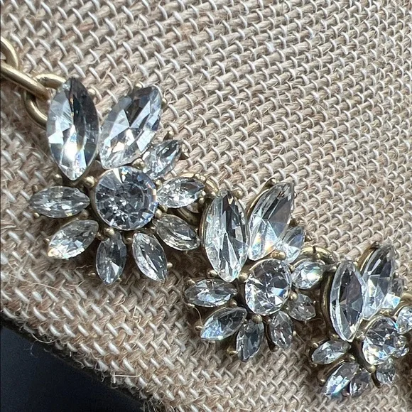 J.Crew Victorian-Inspired Clear Crystal Cluster Statement Bib Necklace ✨ - Picture 8 of 11
